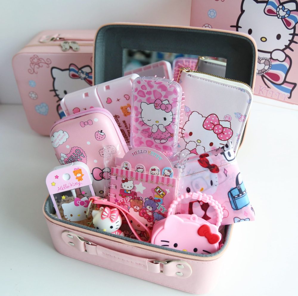 Hello-Kitty-Gift-Box-2-scaled Hello Kitty Gift Box | 1 suitcase + 10 random items