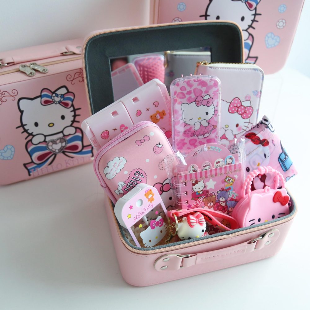 Hello-Kitty-Gift-Box-3-scaled Hello Kitty Gift Box | 1 suitcase + 10 random items