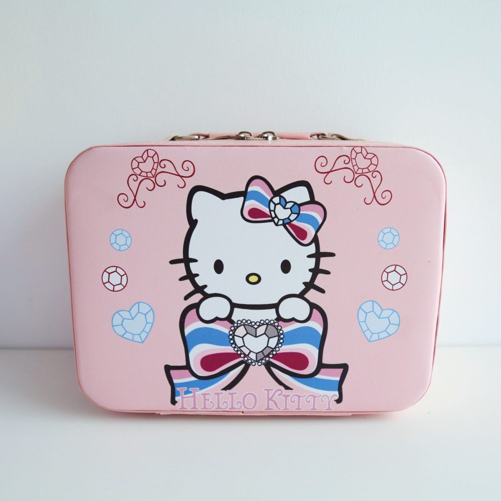 Hello-Kitty-Gift-Box-scaled Hello Kitty Gift Box | 1 suitcase + 10 random items